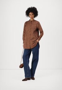 Marimekko ROHKEA PIIRTO UNIKKO SHIRT - Pogājama blūze - dark brown/black
