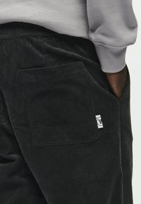 DOUBLE A BY W.W. LAX - Stoffhose - black sand
