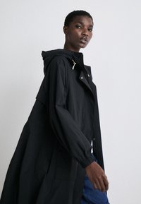 Barbour International VARONA SHOWERPROOF - Vízálló dzseki - black