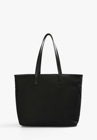 Borsa a tote nera realizzata in tessuto liscio, con due lunghe maniglie, forma rettangolare e design minimalista.
