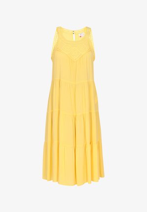 Rochie galbenă fără mâneci, cu un design în straturi, având un yoke brodat cu croșetă și un croi lejer, confecționată dintr-un material ușor.