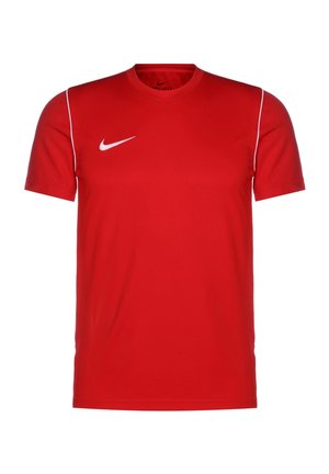 Czerwona sportowa koszulka z krótkim rękawem, z białym logo Nike na prawej piersi oraz białym wykończeniem wzdłuż szwów na ramionach.