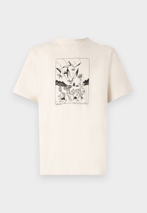 T-shirt en coton crème à manches courtes, présentant une impression graphique noire d'oiseaux et de figures dans un design bordé sur le devant.