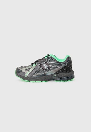PC 1906 - Trainers - black