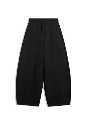 Pantaloni neri cropped dal taglio morbido con cintura elastica e cordino, dotati di tasche laterali e gambe ampie.