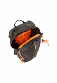 Schwarzer Rucksack mit orangefarbenen Akzenten, ausgestattet mit einem großen Hauptfach, Reißverschlussverschlüssen, Innenfächern und verstellbaren Trägern.