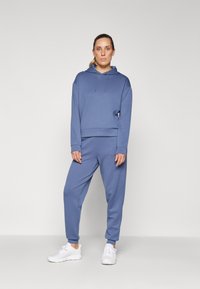 ONLY Play ONPLOUNGE LIFE HOOD NOOS - Majica s kapuljačom - vintage indigo