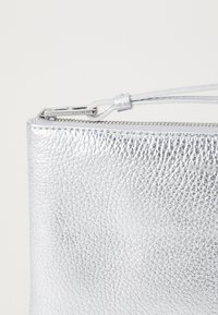 Coccinelle ALIAS - Pochette - silver coloured