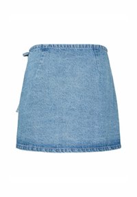 Ljusblå denimminikjol med rak skärning och en liten sidoknytning på vänster sida.