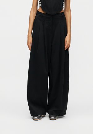 adidas Originals, PLEATED - Pantaloni - black/chalk white