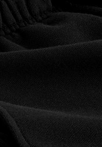 Next RAW EDGE REGULAR FIT - Lühikesed püksid - black