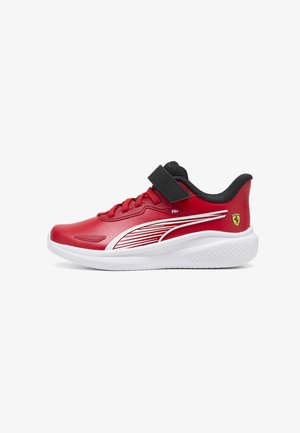 Puma, FERRARI SKYROCKET SNEAKERS UNISEX - Sneakers basse - rosso corsa- white