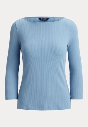 Haut en maille côtelée bleu clair avec manches trois-quarts et large encolure ronde, étiqueté Lauren Ralph Lauren.