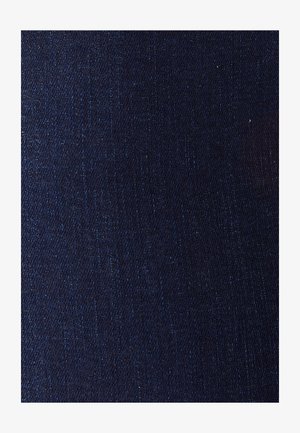 Donkerblauwe denimstof met een gladde textuur, voorzien van een subtiel twill-weefpatroon en lichte vervaging op sommige plekken.
