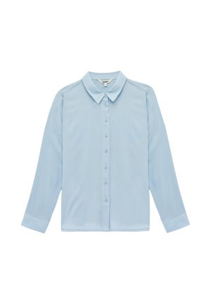Lichtblauw overhemd met lange mouwen, knoopsluiting, een klassieke kraag en een rechte zoom, plat gelegd tegen een witte achtergrond.