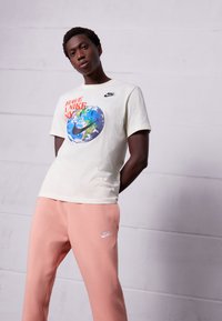 Não selecionado, pink,white