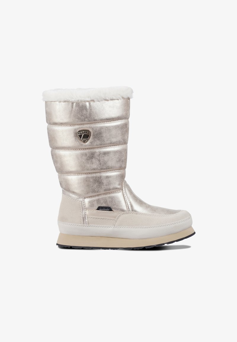 Metallic sølv vandtæt støvle med en faux fur krave, quiltet overdel, struktureret stof og flad sål. Har logo og kontrasterende detaljer.