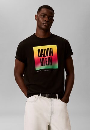 Calvin Klein Jeans 20S CALVIN KLEIN PRIDE26  - Tričko s potlačou - black