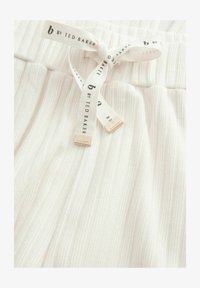 Sélectionné, ivory