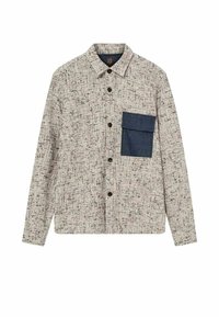 Jakna dugih rukava s kopčanjem na gumbe, izrađena od teksturiranog bež platna s velikim tamnoplavim džepom na lijevoj strani prsa.