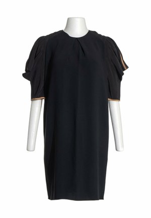 Robe noire longueur genoux avec manches courtes bouffantes et bordure beige aux extrémités des manches, présentée sur un buste de mannequin blanc.