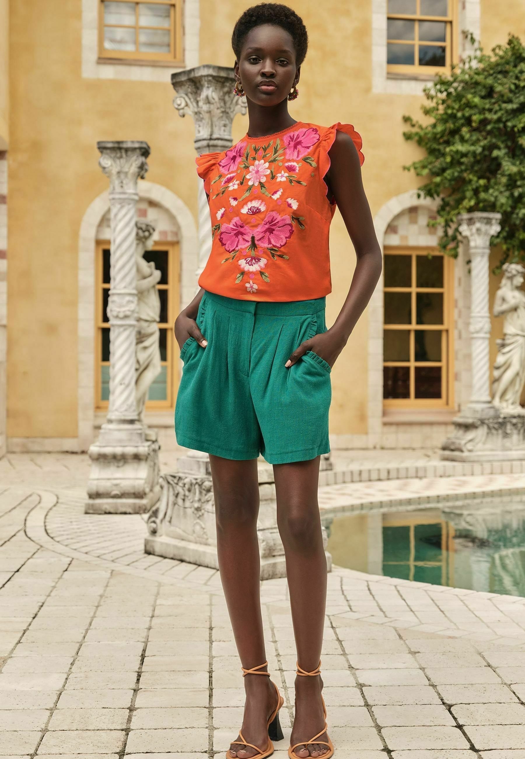 Love & Roses CREW NECK SHORT SLEEVE EMBROIDERED - Blouse - orange