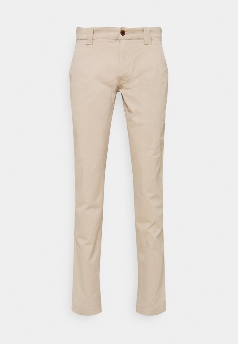 Pantalon beige à jambes droites avec passants de ceinture, bouton frontal et poches latérales, présenté sur un fond clair uni.