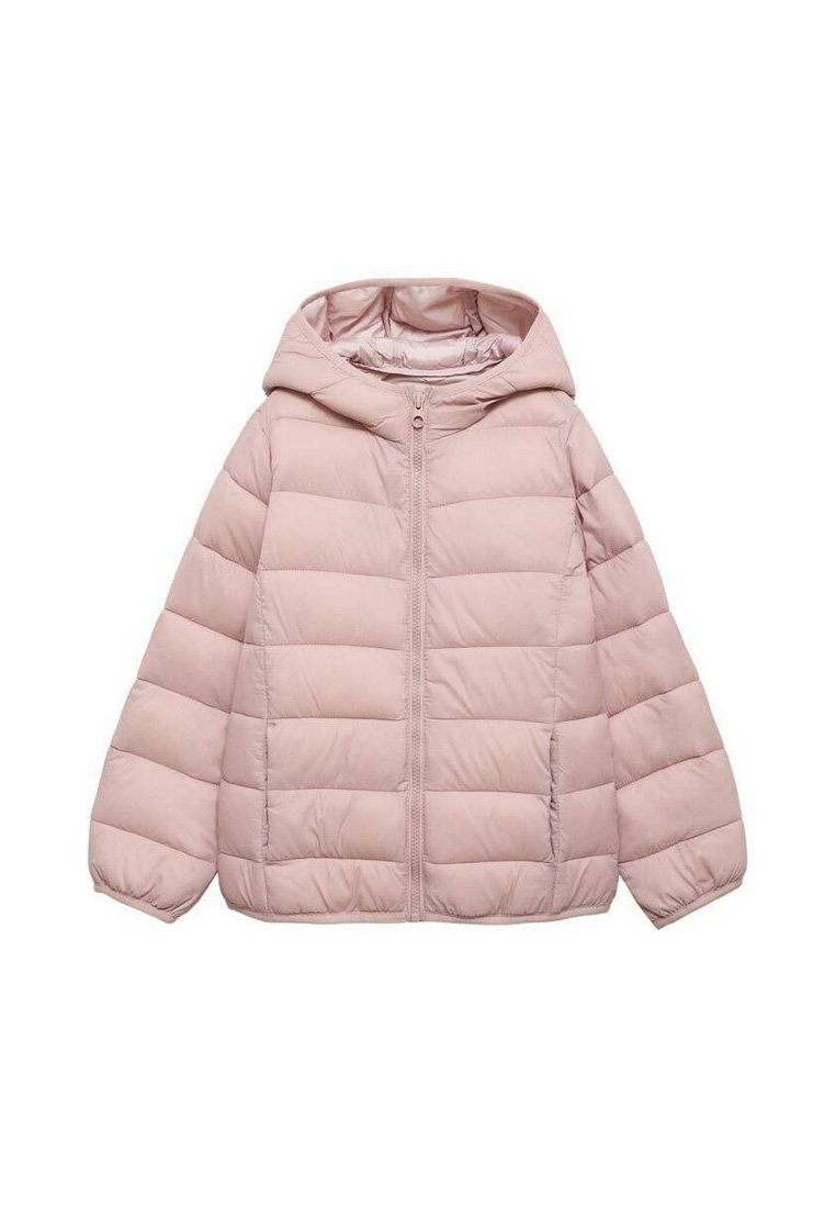 Jachetă roz căptușită cu glugă, având secțiuni orizontale cu matlasare, fermoar frontal și manșete elasticizate. Textură de material lucios și neted.