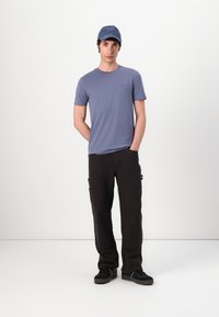 Tommy Jeans JAIMIE CARPENTER DOUBLE KNEE - Blugi carpenter - black