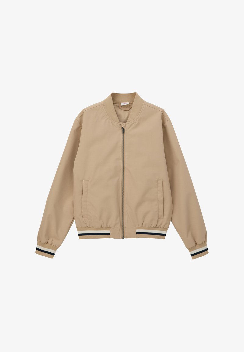 Beżowa kurtka bomberka z prążkowanym kołnierzem i mankietami, z przodem na zamek błyskawiczny i bocznymi kieszeniami. Posiada paski na mankietach i pasie. Gładka tekstura.