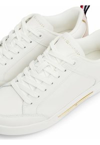 Tommy Hilfiger TRIM  - Zapatillas - ecru/whimsy pink