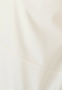 Non selezionato, ecru