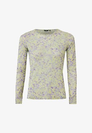 Langærmet top i lys grøn med lilla blomstermønster. Stof ser glat ud med rund halsudskæring og tætsiddende silhuet.