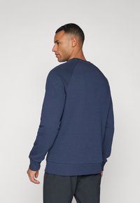 Peak Performance ORIGINAL CREW-BLACK-OFFWHITE - Sudadera - blue shadow/offwhite