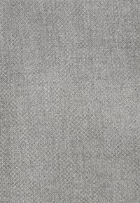 Tissu gris clair avec une texture tissée serrée et à petite échelle formant un motif en quadrillage subtil.