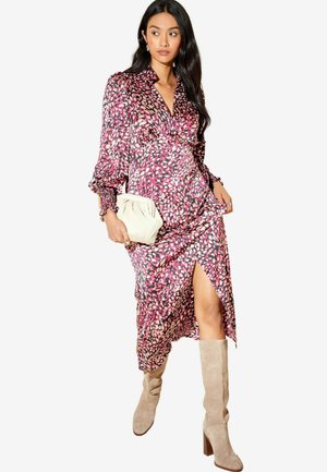 EMPIRE V NECK COLLARED LONG SLEEVE - Day dress - pink