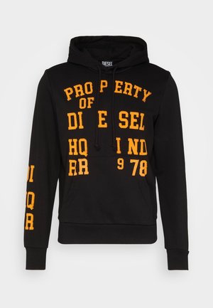 Schwarzer Hoodie mit orangefarbenem Schriftzug "PROPERTY OF DIESEL HOLLAND RR 1978", einer Fronttasche und einem Kapuzenzug.