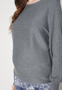 ONLY MATERNITY Neule - grey