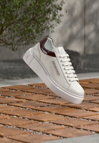 Επιλέχθηκε, white/bordeaux