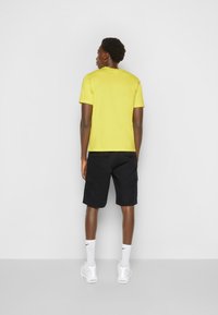 Champion Rochester Camiseta estampada - yellow
