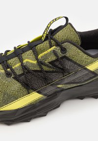 New Balance TEKTREL - Zapatillas de trail running - firefly