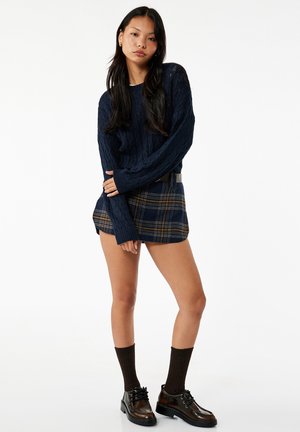 - Sweter