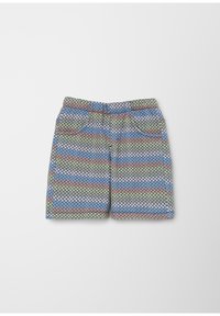 Barevné kostkované šortky s kombinací modré, zelené, růžové a šedé. Obsahují dva přední kapsy a pás, vyrobené z lehké tkaniny.