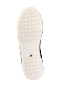Sole della scarpa con una base in gomma bianca dotata di grip testurizzato e un'etichetta di taglia visibile "36" vicino al tallone. Bordo liscio e forma arrotondata.