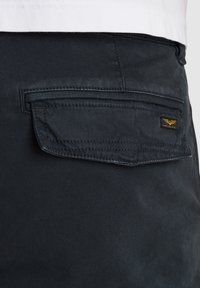 RELAXED FIT  - Szorty