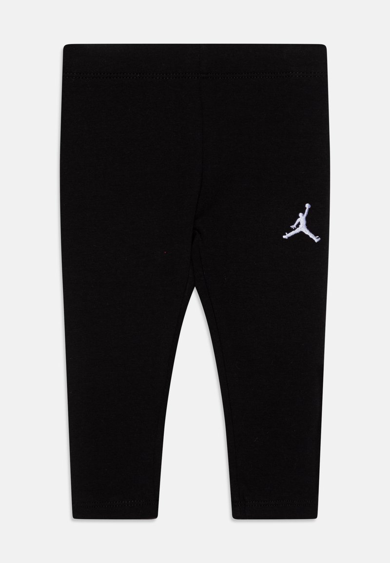 Schwarze Baumwoll-Leggings mit schmaler Passform, die ein gesticktes weißes Jumpman-Logo am oberen linken Bein aufweisen. Glatte Textur.
