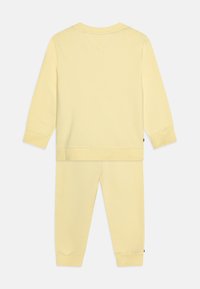 Tommy Hilfiger BABY MONOTYPE OVAL UNISEX SET - Tuta - lemon zest