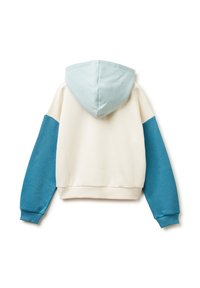 Sweatshirt à capuche présentant un corps crème avec des manches accent teal et bleu clair, fabriqué en tissu doux avec une coupe décontractée et des poignets côtelés.
