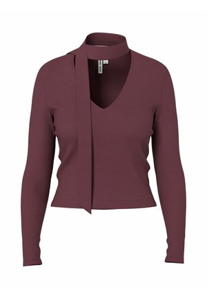 Haut court à manches longues, bordeaux profond, avec col en V et détail d'écharpe attachée au col, présenté sur fond blanc.