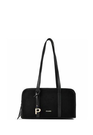 Borsa rettangolare nera con lunghe sottili tracolle, ciondolo dorato a forma di lettera P e logo Picard sul davanti, vista su sfondo bianco.